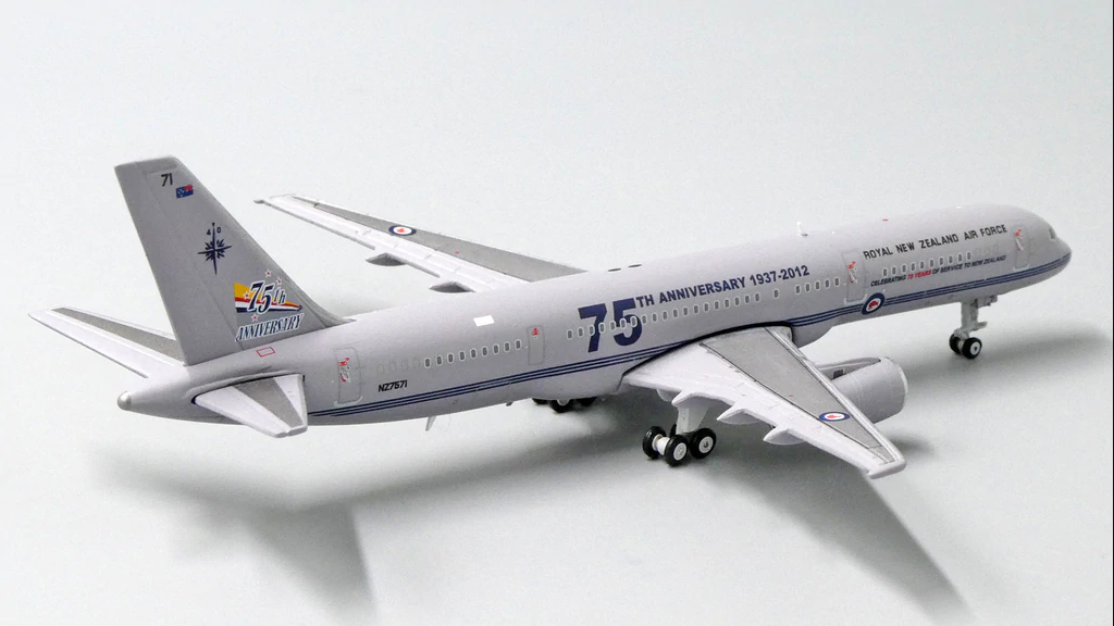 1/400 ROYAL NEW ZEALAND AIR FORCE B757-200 75th Anniversary -  NZ7571