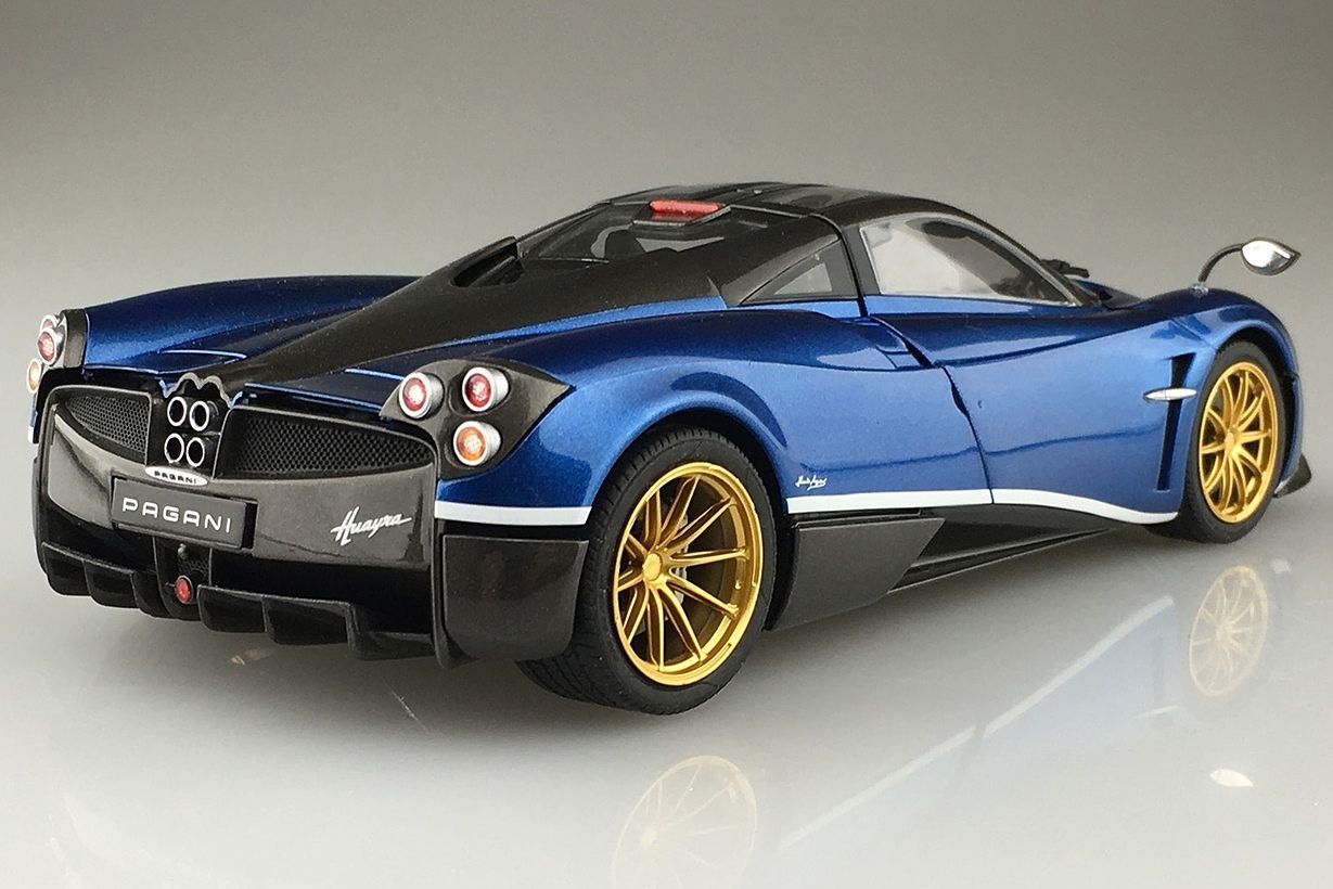 1/24 16 PAGANI HUAYRA Pacchetto Tempesta