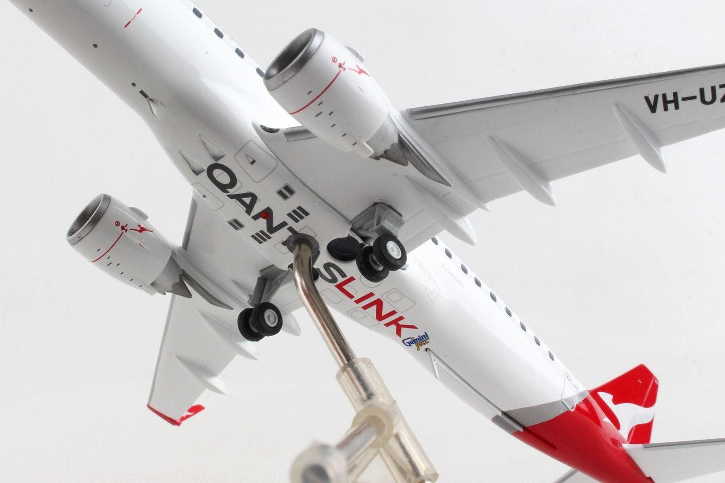 1/200 QantasLink Embraer 190AR VH-UZD