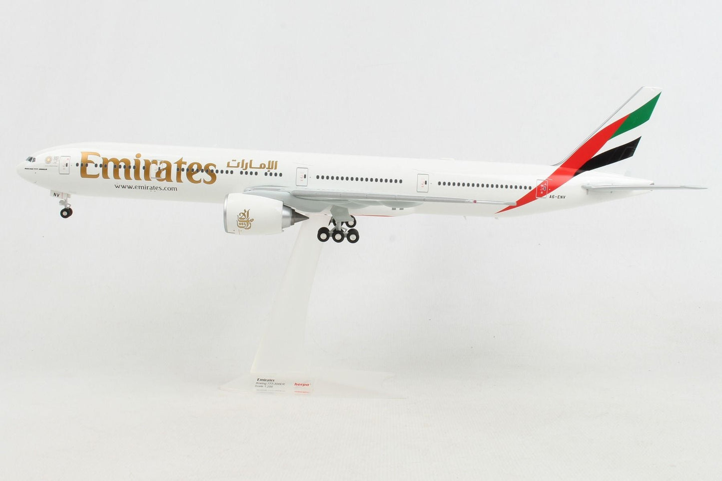 1/200 EMIRATES B777-300ER