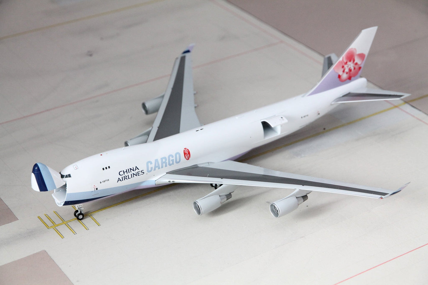 1/200 China Airlines Cargo B747-400F Interactive Series B-18710