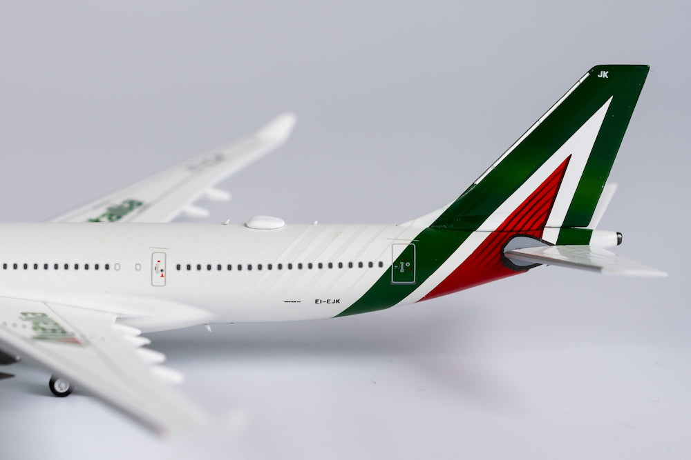 1/200 Alitalia Airbus A330-200 Giotto EL-EJK