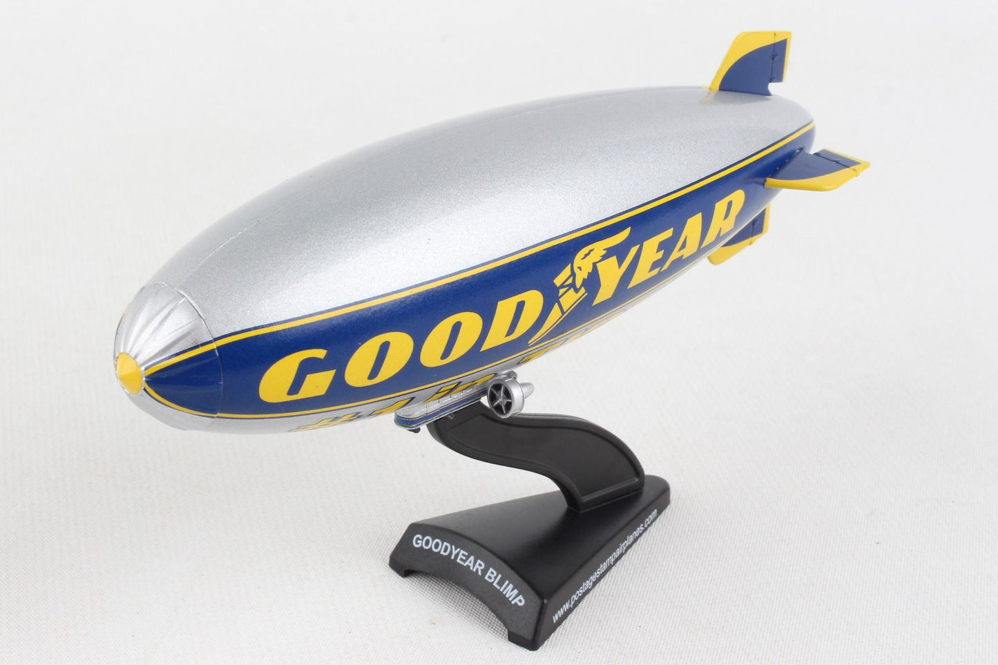 1/350 Goodyear Blimp