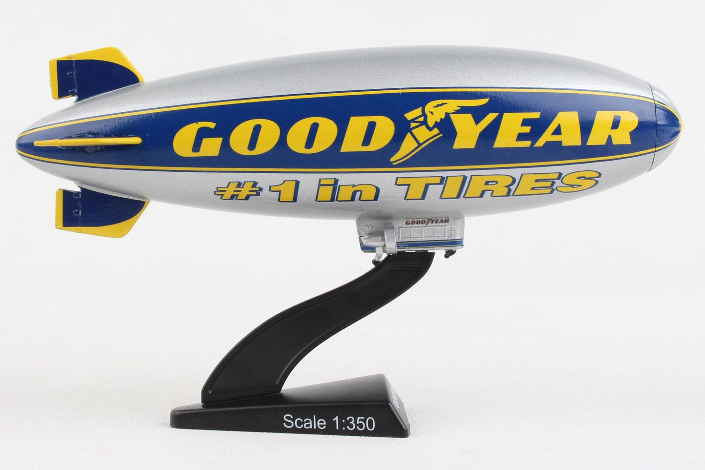 1/350 Goodyear Blimp