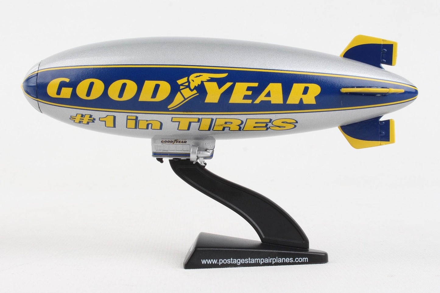 1/350 Goodyear Blimp