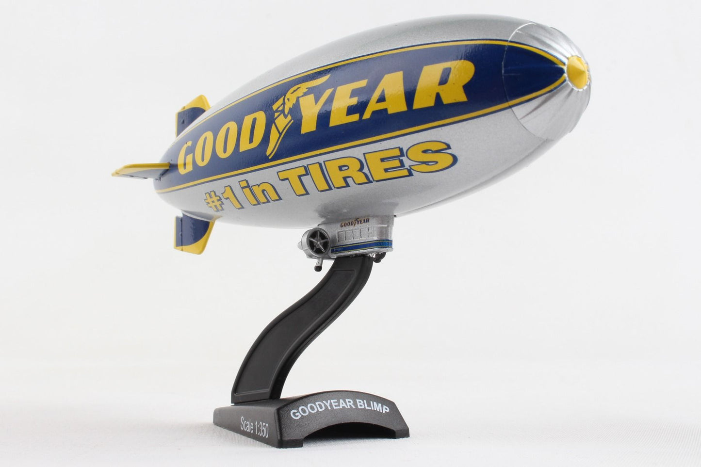 1/350 Goodyear Blimp