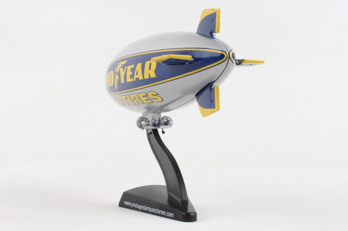 1/350 Goodyear Blimp