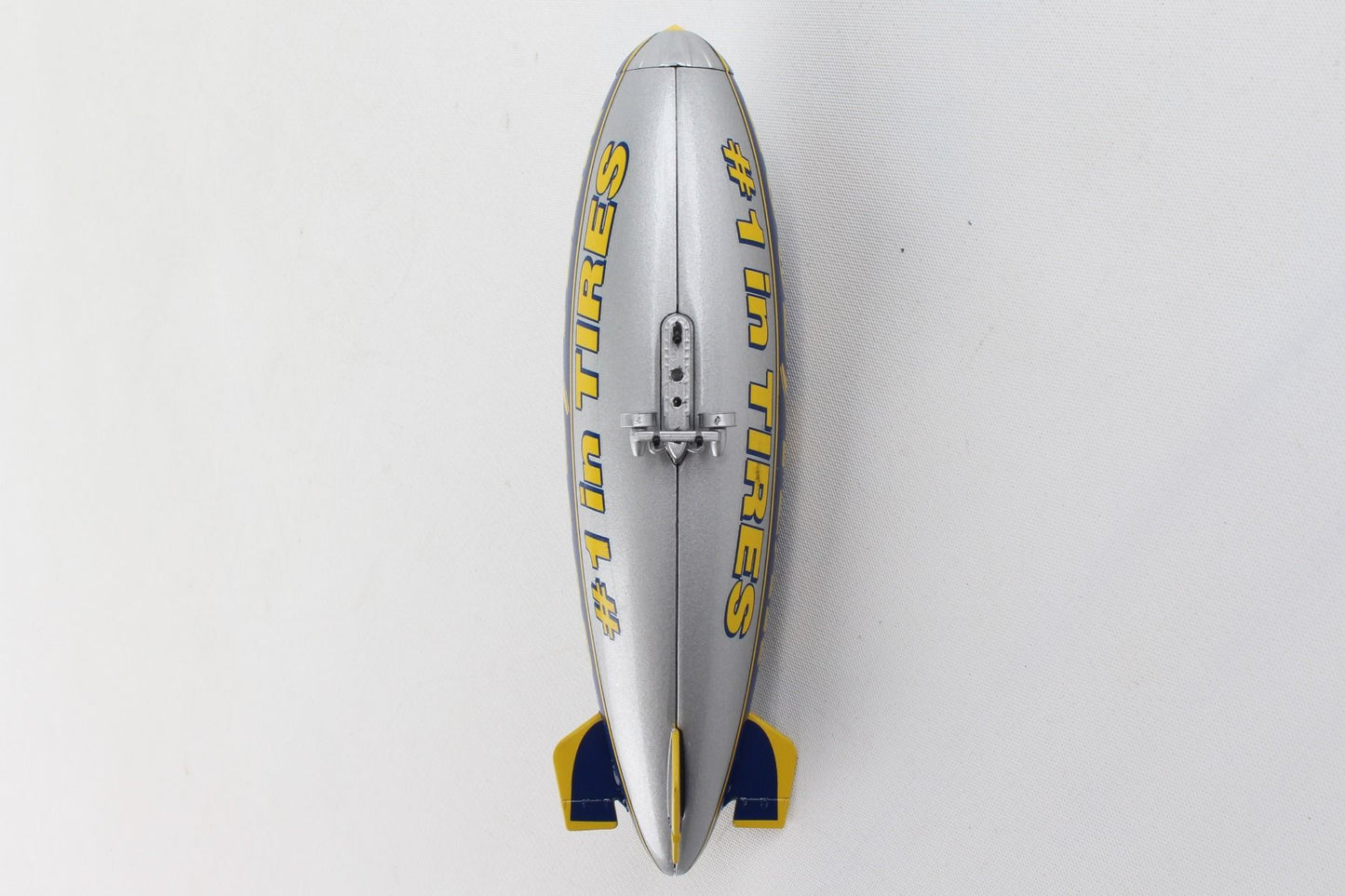 1/350 Goodyear Blimp