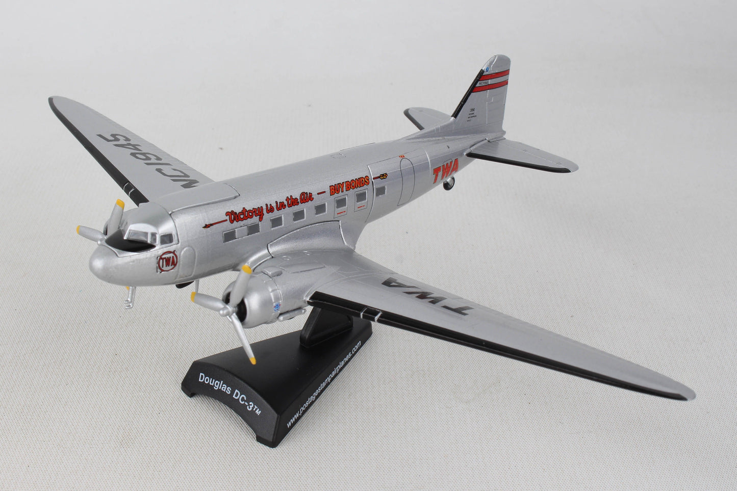 1-144 TWA DC-3