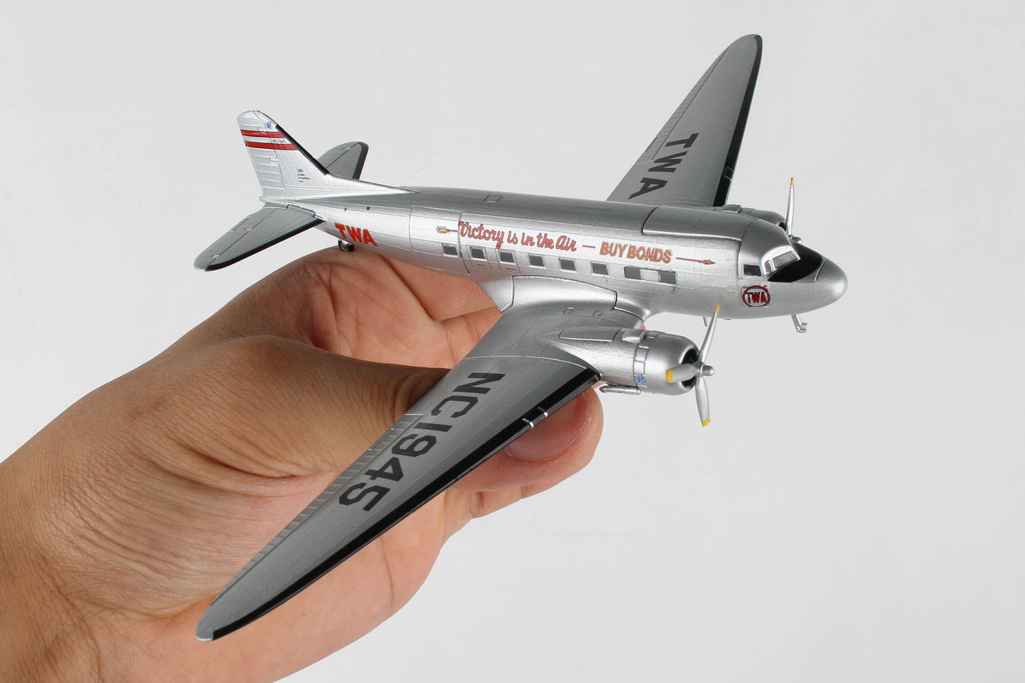 1-144 TWA DC-3