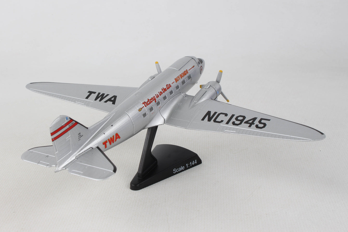 1-144 TWA DC-3