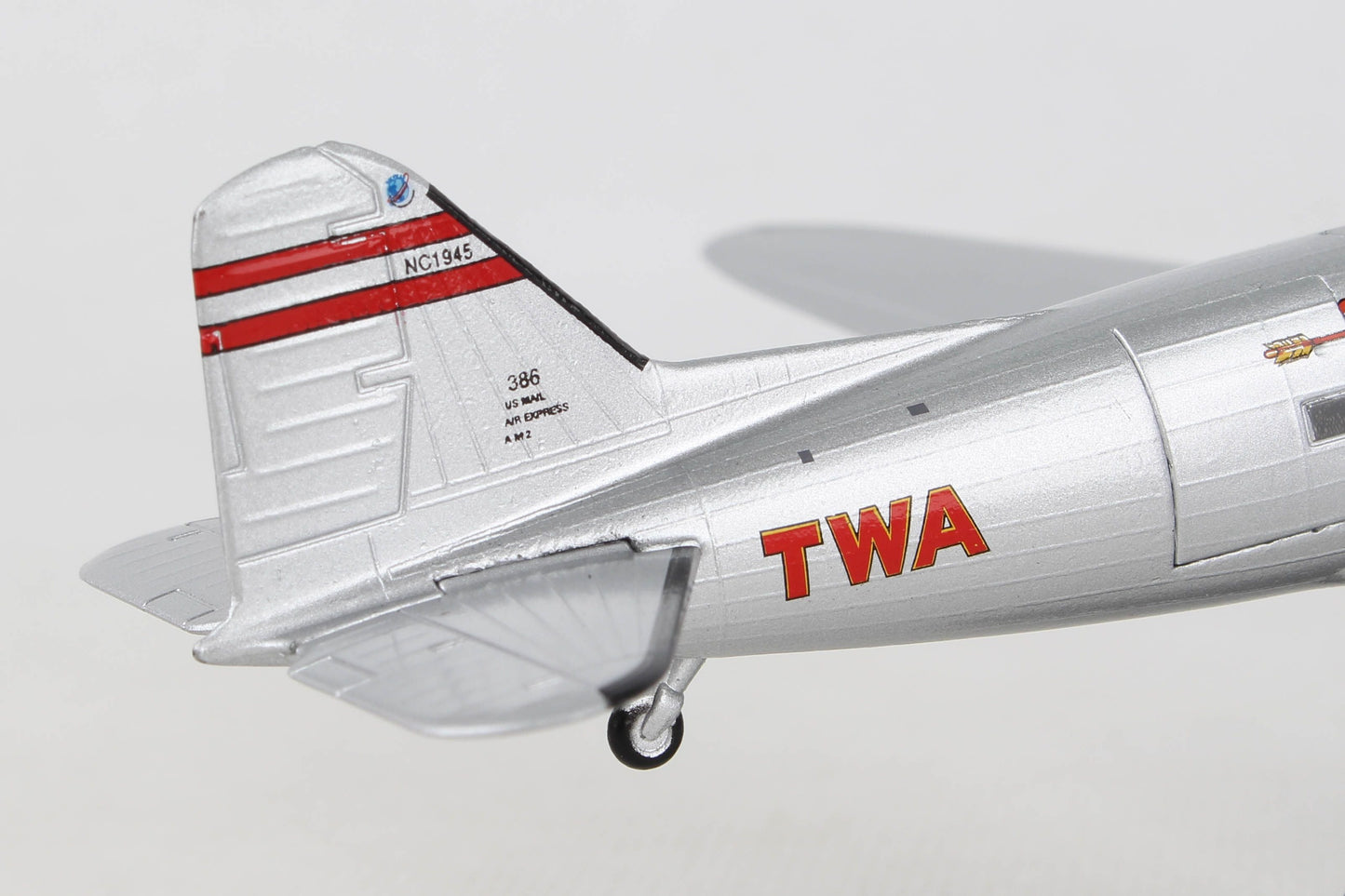 1-144 TWA DC-3