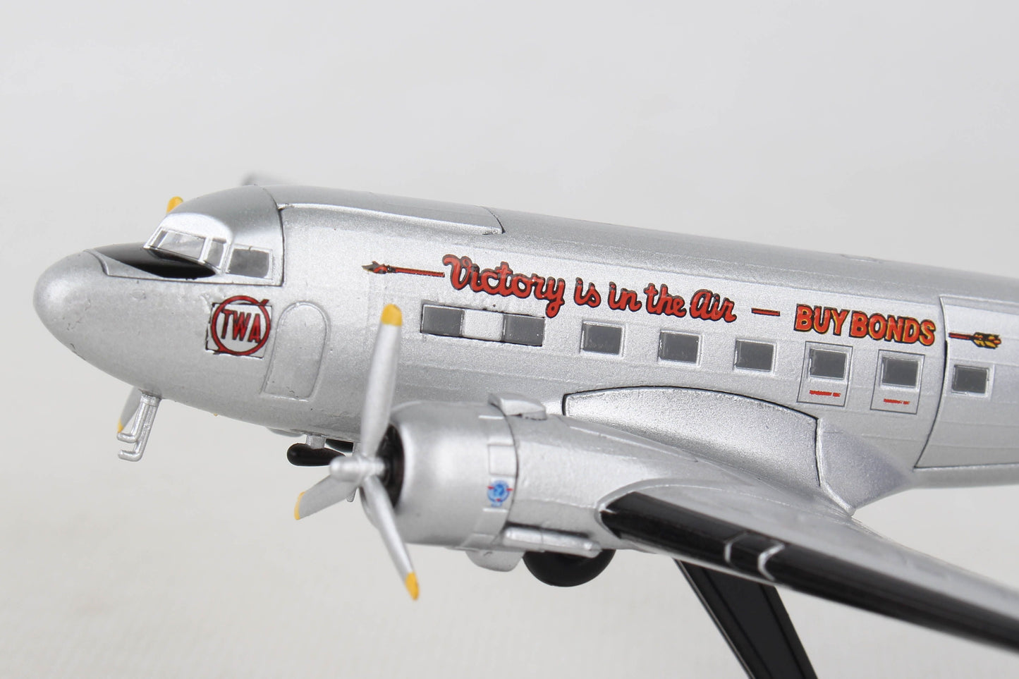 1-144 TWA DC-3