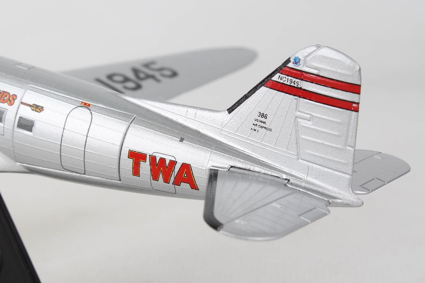 1-144 TWA DC-3