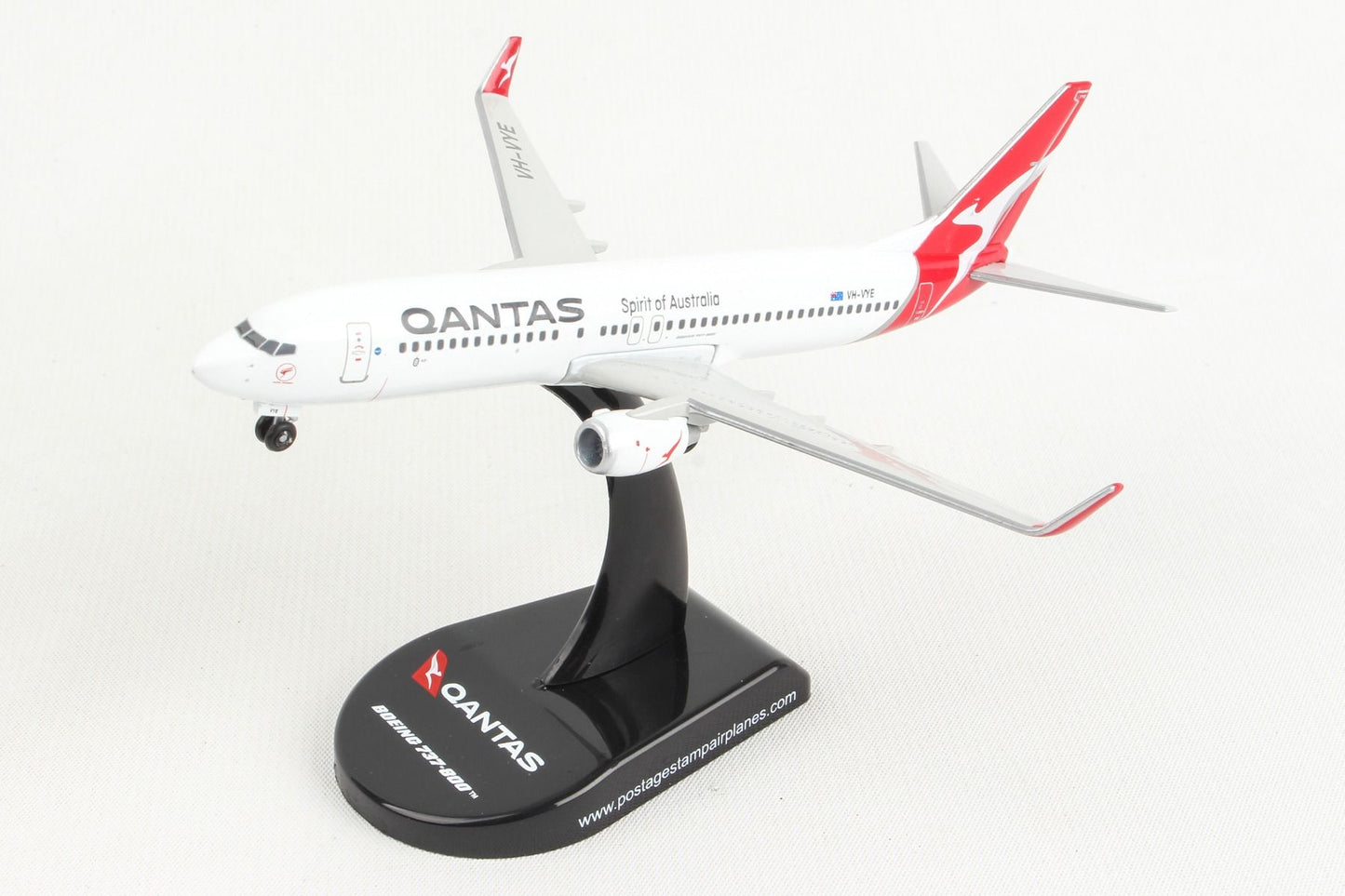 1/300 QANTAS B737-8 Alice Springs VH-VYE