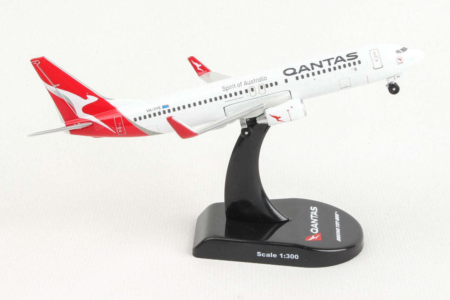 1/300 QANTAS B737-8 Alice Springs VH-VYE