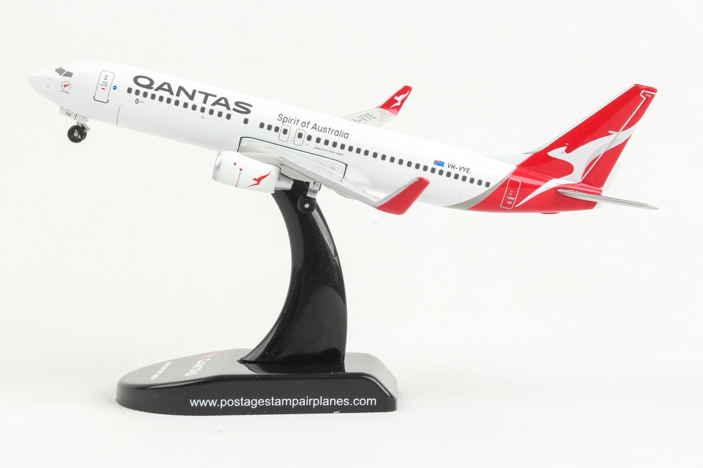 1/300 QANTAS B737-8 Alice Springs VH-VYE