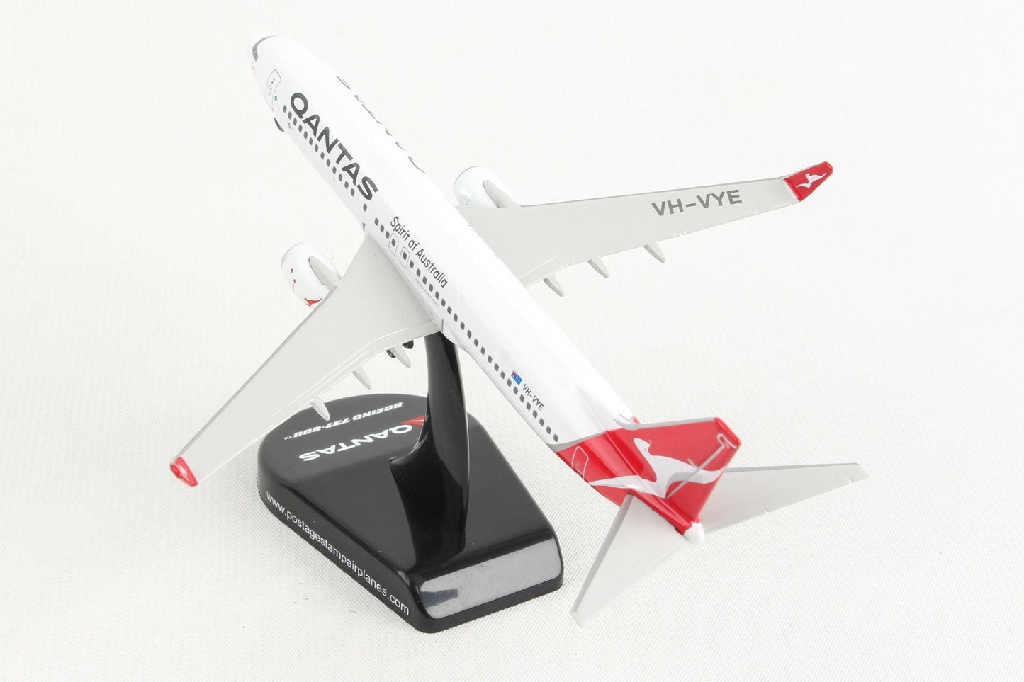 1/300 QANTAS B737-8 Alice Springs VH-VYE