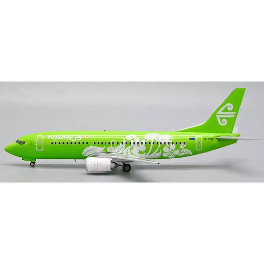 1/200 Air New Zealand Boeing 737-300 "Holidays" Reg: ZK-FRE with Stand