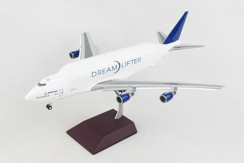 1/200 B747-400LCF Dreamlifter (Flaps Down) N7188A with Opening Fuselage