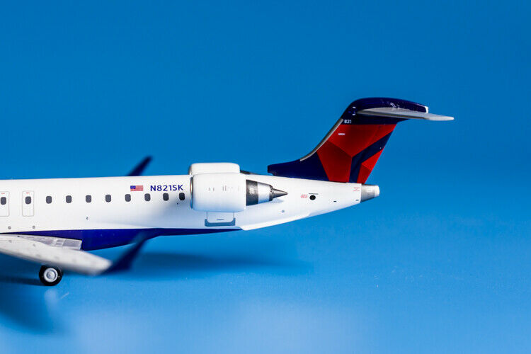 1/200 Delta Connection CRJ900 N821SK