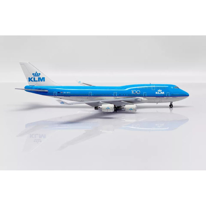 1/200 KLM Royal Dutch Airlines Boeing 747-400 100 Reg: PH-BFG with Stand + Limited Ed. Aviation Tag