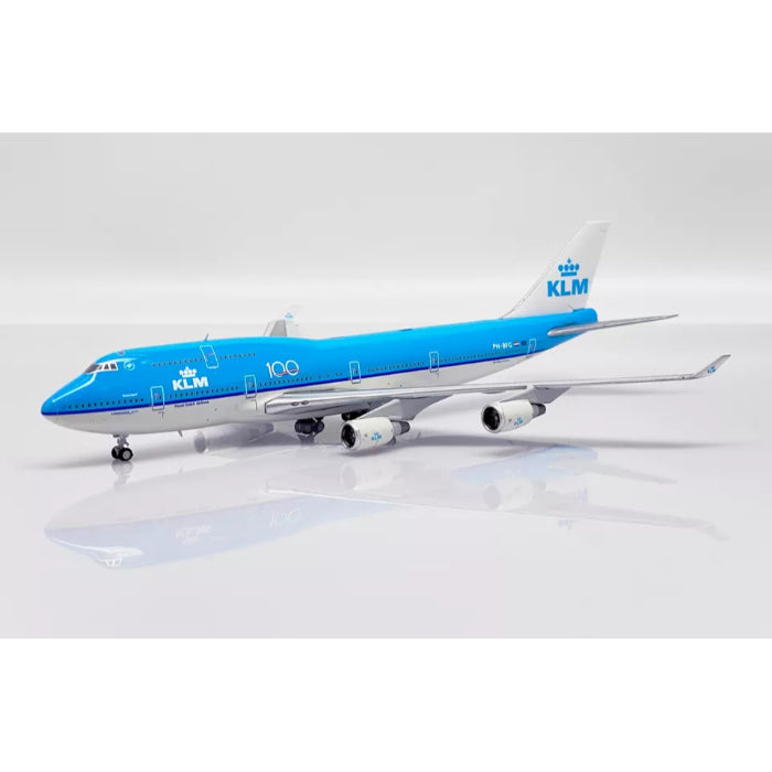 1/200 KLM Royal Dutch Airlines Boeing 747-400 100 Reg: PH-BFG with Stand + Limited Ed. Aviation Tag