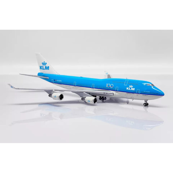 1/200 KLM Royal Dutch Airlines Boeing 747-400 100 Reg: PH-BFG with Stand + Limited Ed. Aviation Tag