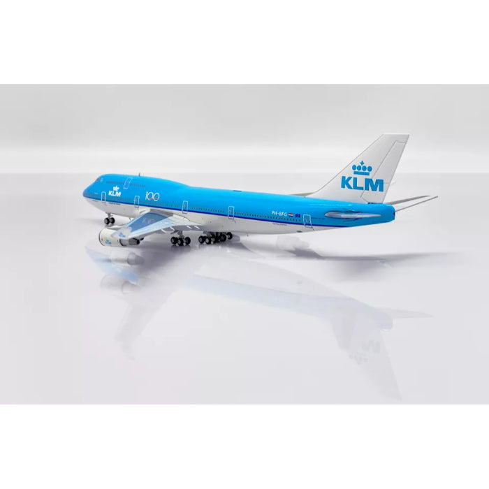 1/200 KLM Royal Dutch Airlines Boeing 747-400 100 Reg: PH-BFG with Stand + Limited Ed. Aviation Tag