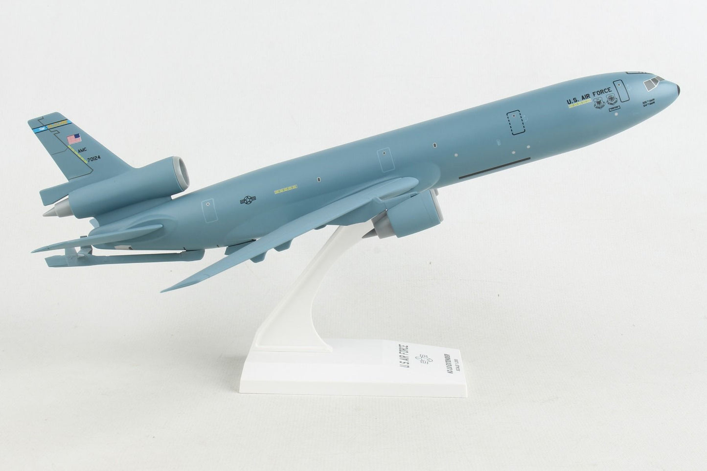 1/200 USAF KC-10 MCGUIRE AFB (New Livery)