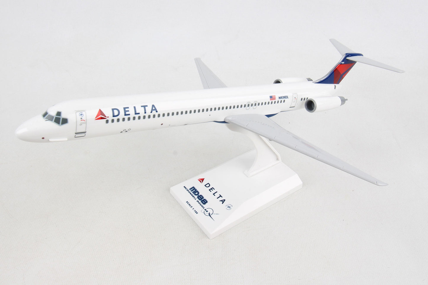 1/150 DELTA MD-80