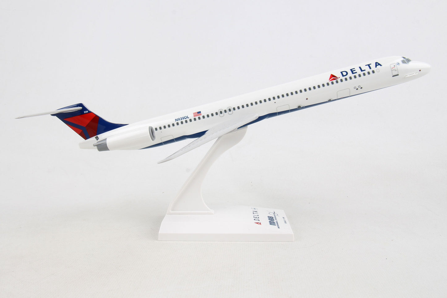 1/150 DELTA MD-80