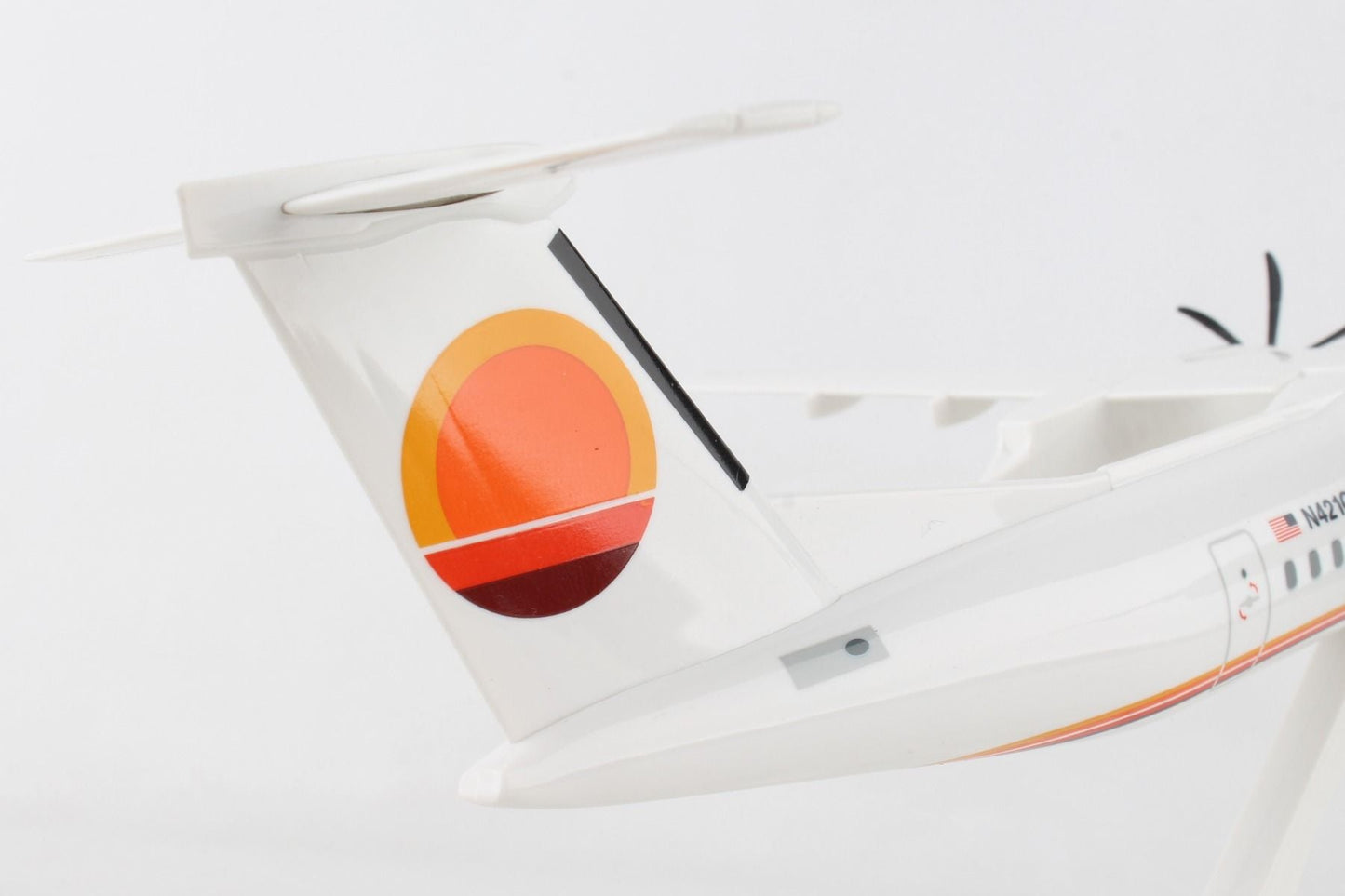 1/100 ALASKA Q400 Horizon (Retro)