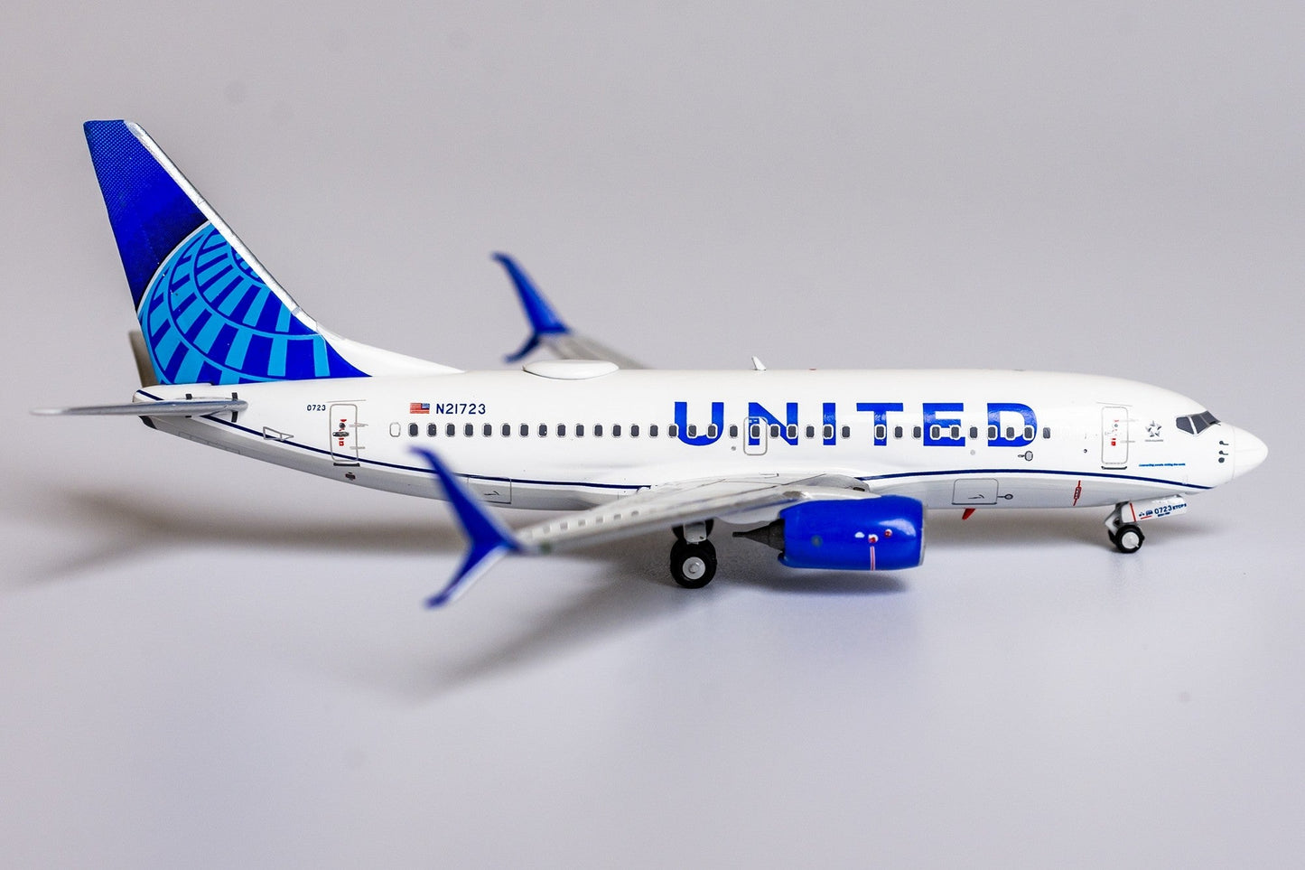 1/400 United Airlines B737700 N21723 new livery